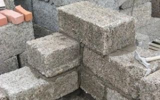 Кладка стен дома из арболитовых блоков